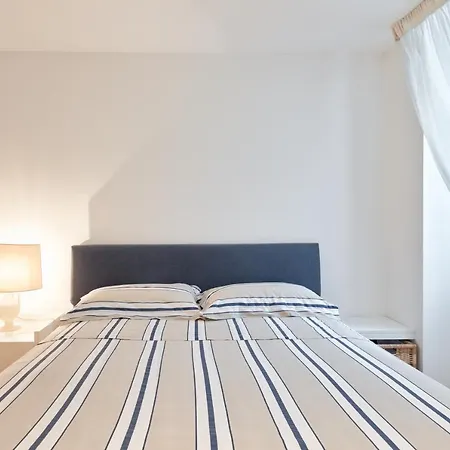 Piazza Savoia Stylish Flat Turin